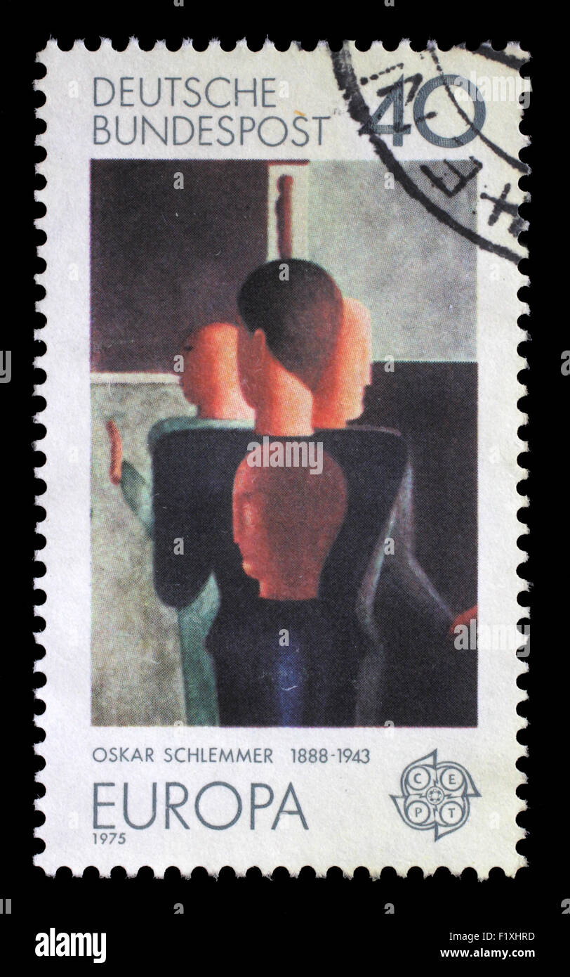 Briefmarke gedruckt in Deutschland zeigt das abstrakte Gemälde von Oskar Schlemmer, deutscher Maler, Bildhauer, ca. 1975. Stockfoto