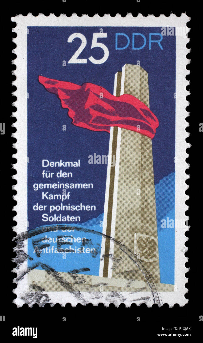 Gedruckt in DDR Stempel zeigt Denkmal für den gemeinsamen Kampf der polnischen Soldaten und deutscher Antifaschisten, ca. 1972. Stockfoto