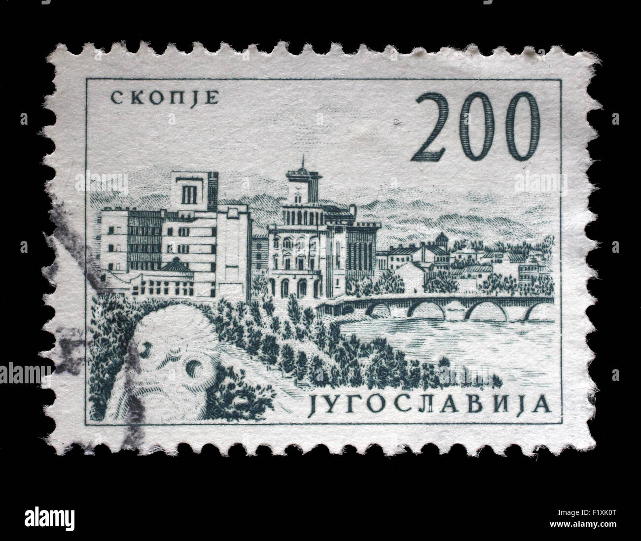 Briefmarke gedruckt in Jugoslawien zeigt eine Brücke in Skopje, mit Aufschrift "Skopje", aus der Serie "Industriellen Fortschritts" ca. 1958 Stockfoto