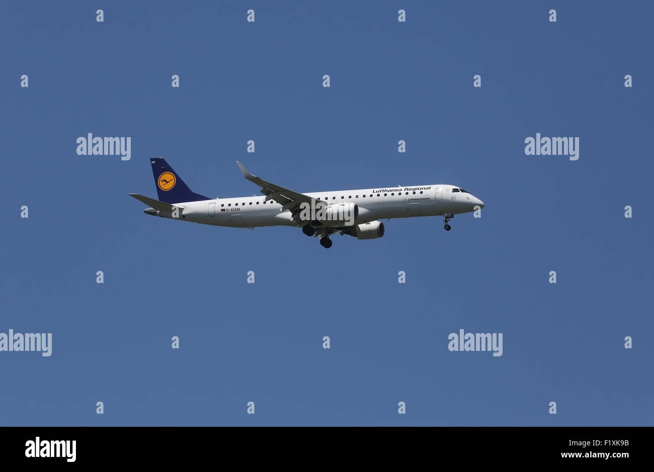 Embraer ERJ-195, Registrierung D-AEMA von Lufthansa CityLine landet auf dem Zagreb Flughafen Pleso am Juni Stockfoto