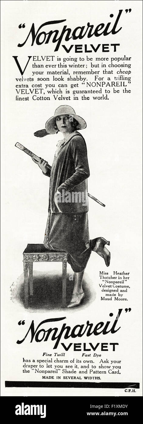 1920er Jahre Werbung. Anzeige datiert 1923 Werbung unerreichten Samttuch. Stockfoto