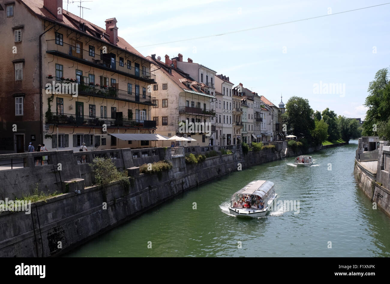 Stadtzentrum, Blick auf den Fluss. Ljubljana ist das Wirtschafts- und Kulturzentrum des Landes, Ljubljana, Slowenien Stockfoto