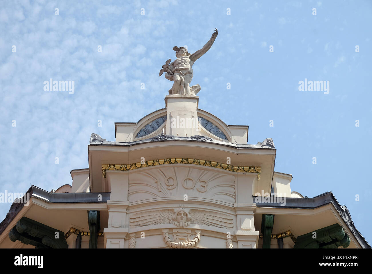 Merkur, den römischen Gott an der Spitze der Galeria Emporium, ehemalige Mercure Zentrum (1903), Ljubljana, Slowenien am 30. Juni 2015 Stockfoto