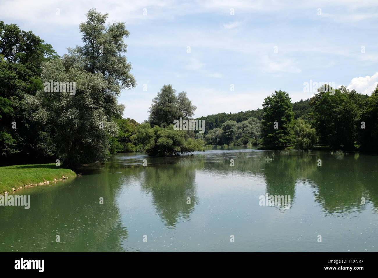 Der Fluss Krka, Otocec, Slowenien am 30. Juni 2015 Stockfoto