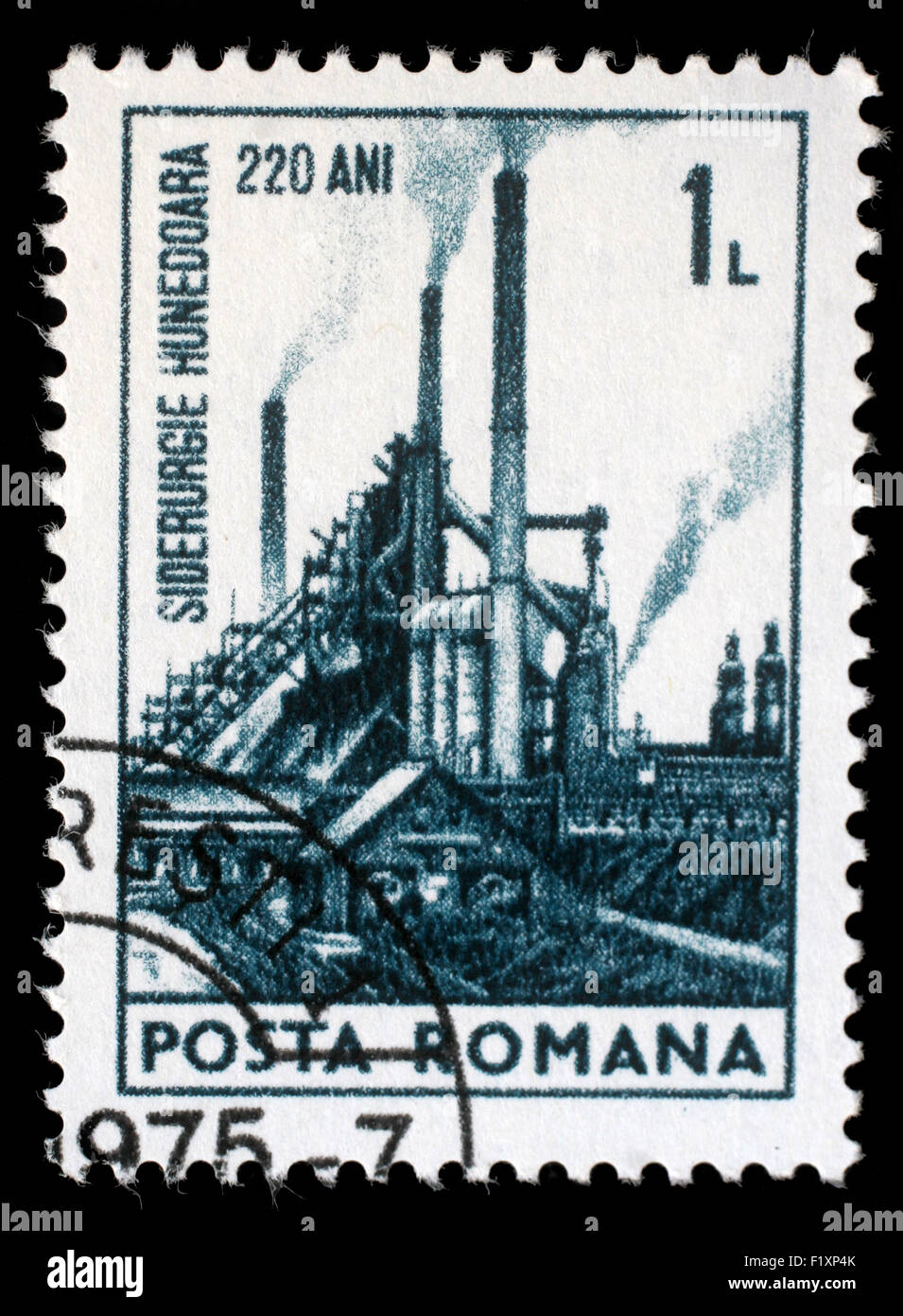 Stempel in Rumänien zeigt arbeitet 220. Jahrestag von Hunedoara Eisen und Stahl, ca. 1974 gedruckt. Stockfoto