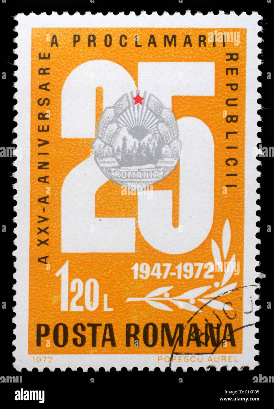 Stempel von Rumänien, gedruckt zeigt 25 und nationalen Emblem, 25 Jahrestag der Republik Ausgabe, ca. 1972 Stockfoto