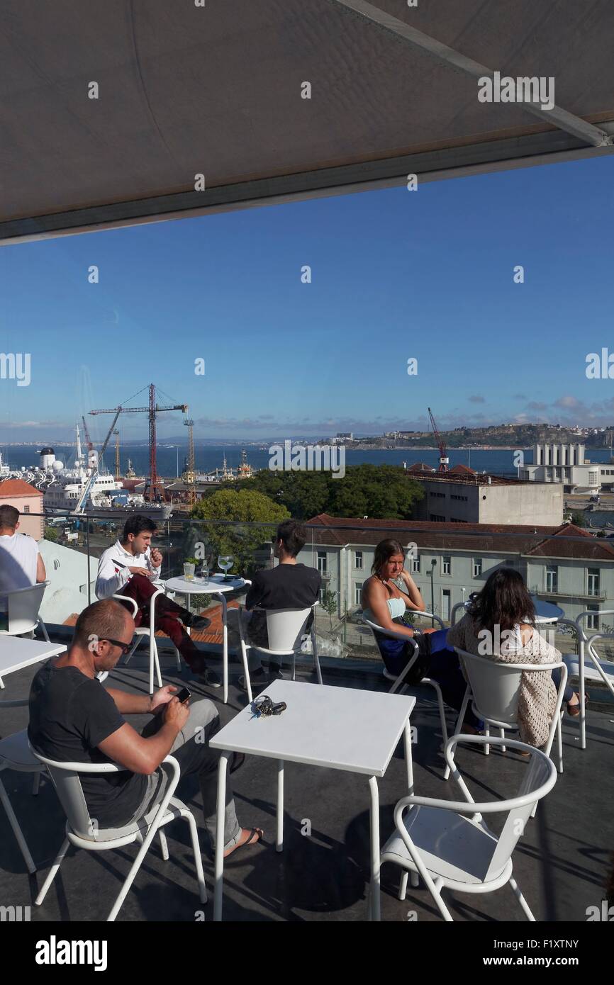 Portugal, Lissabon, Lapa, Terrasse der Bar Le Chat Stockfoto