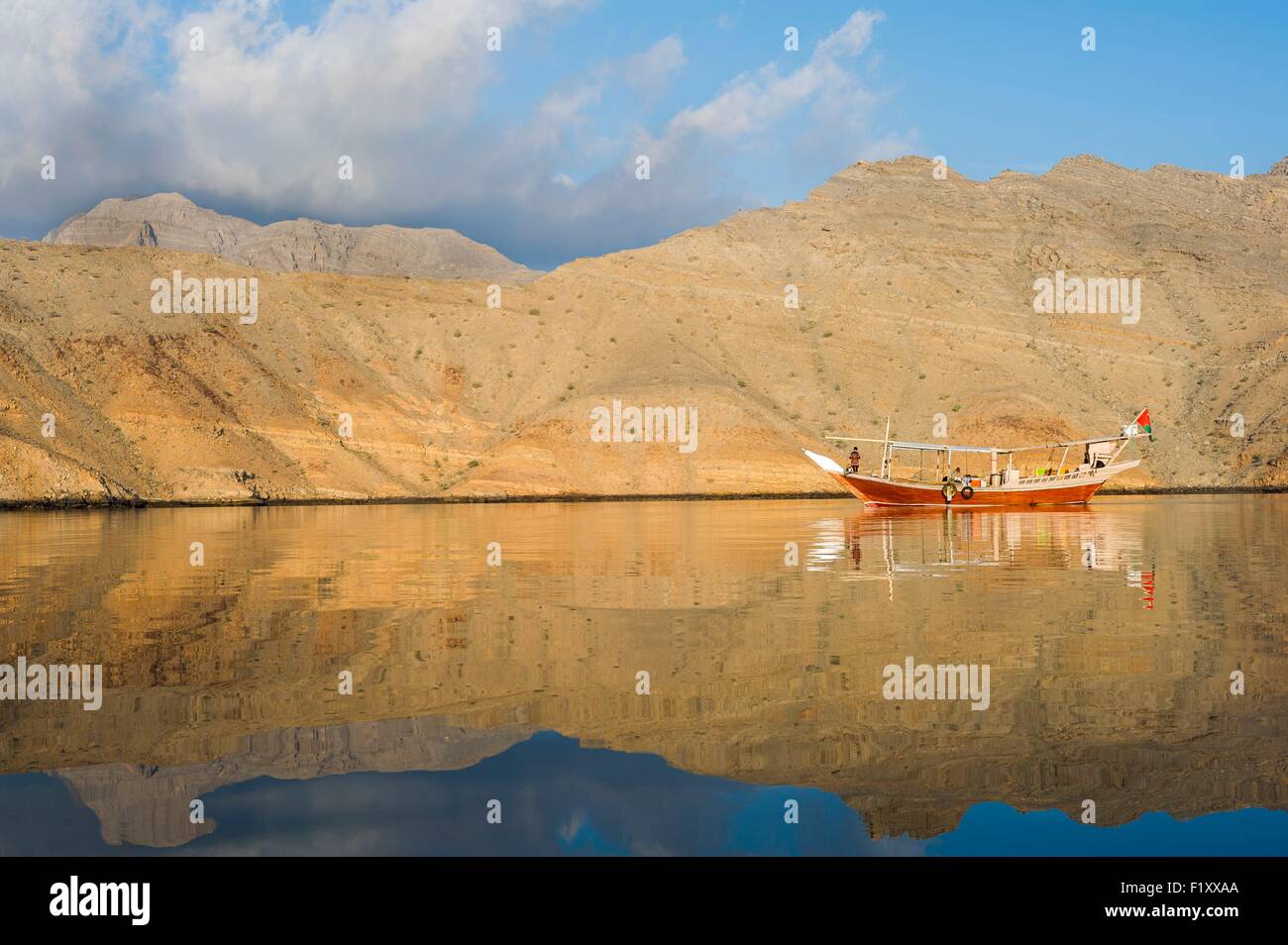 Oman, Khasab Musandam, Kreuzfahrt in den Fjorden auf einer Dhau, traditionelle Holzschiff Stockfoto