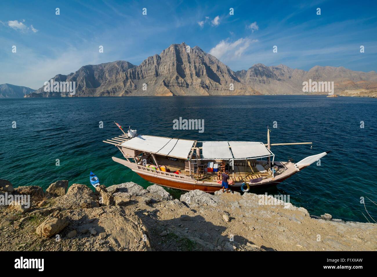 Oman, Khasab Musandam, Kreuzfahrt in den Fjorden auf einer Dhau, traditionelle Holzschiff Stockfoto