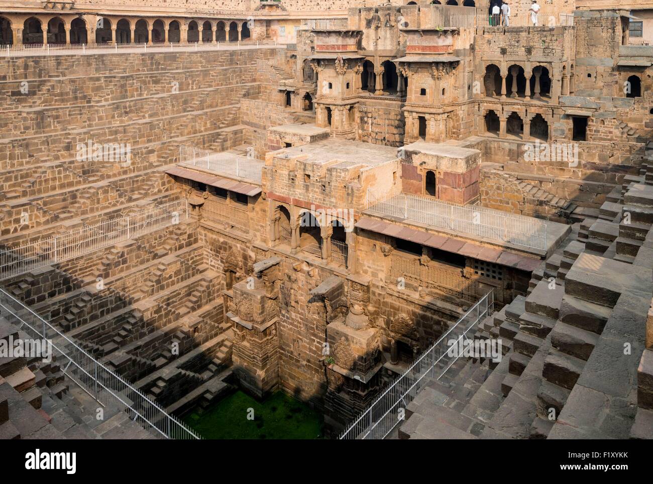 Indien, Rajasthan state, Abhaneri, Chand Baori ist die größte Stufenbrunnen in Indien Stockfoto