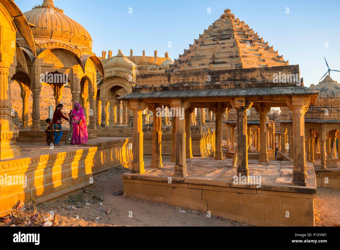 Indien, Rajasthan Zustand, Jaisalmer, 19. Jahrhundert königliche Kenotaphen Bada Bagh Stockfoto