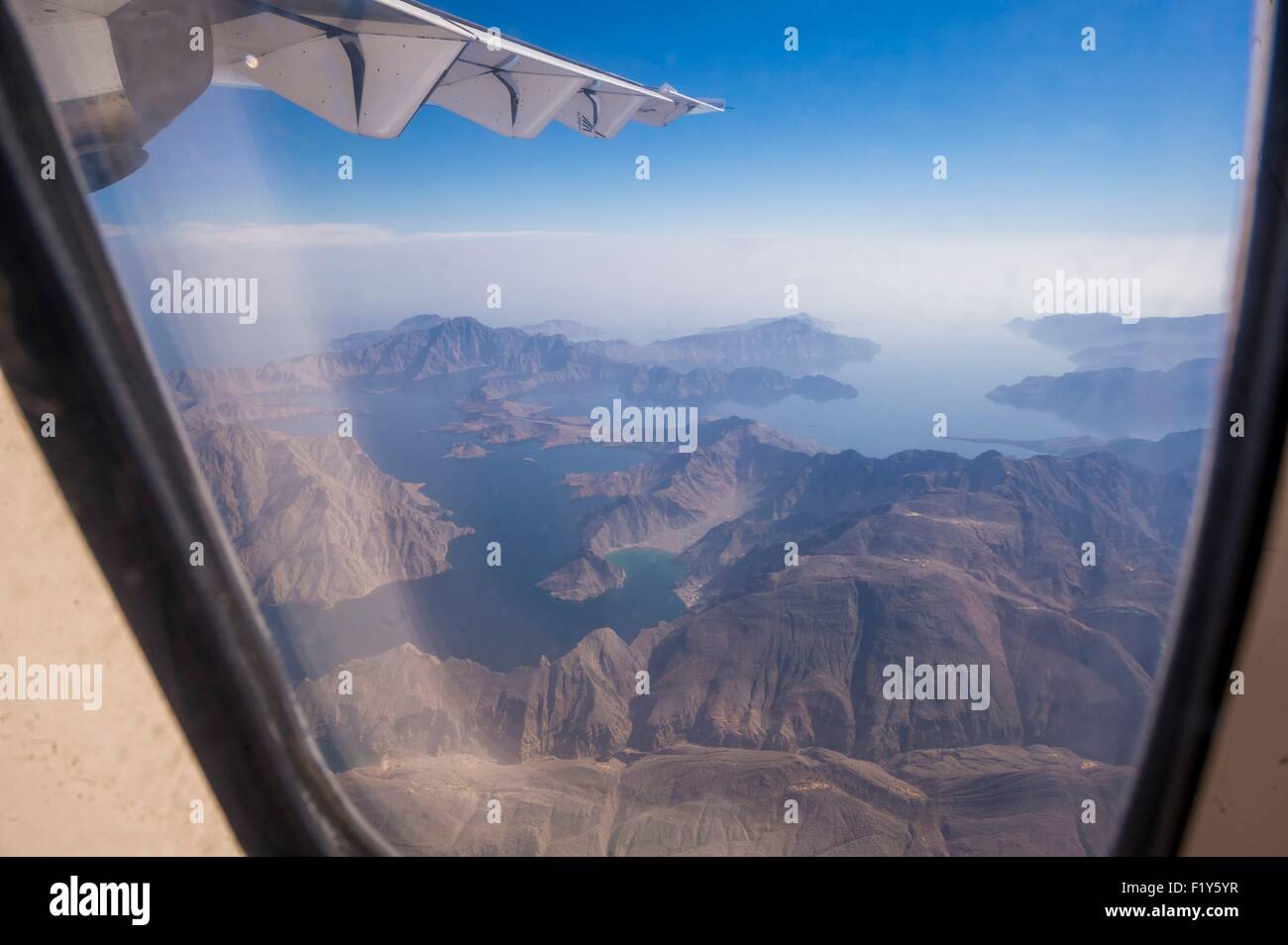 Oman, Muscat-Khasab-Flug über den Fjorden von Musandam Stockfoto