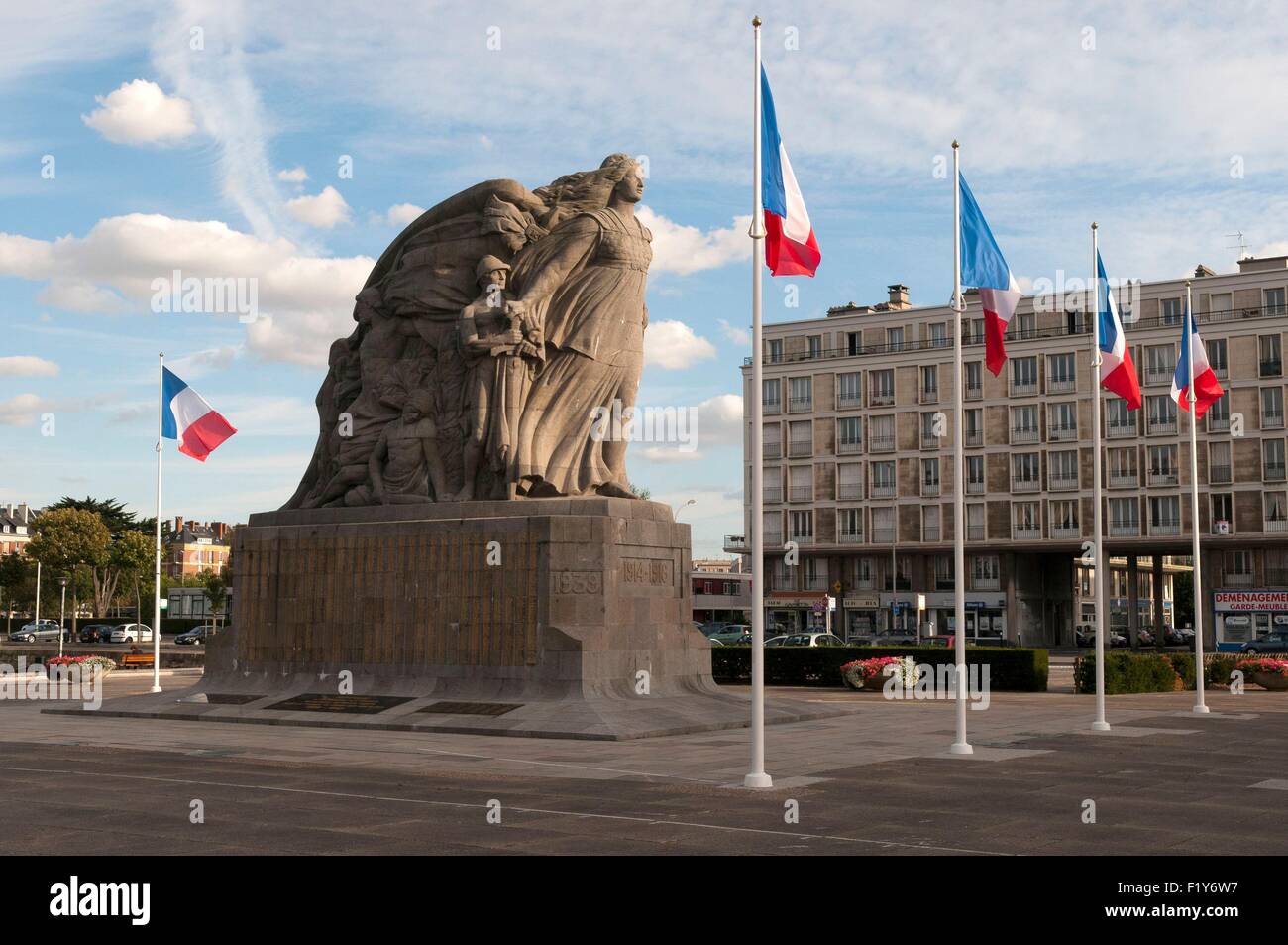 Frankreich, Seine Maritime, Le Havre, Stadtzentrum umgebaut von dem Architekten Auguste Perret als Weltkulturerbe der UNESCO, Kriegerdenkmal aufgeführt Stockfoto