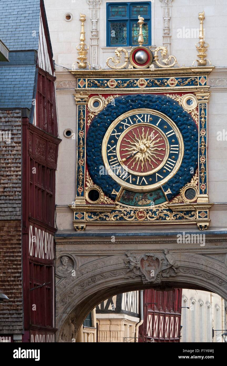 Frankreich, Seine Maritime, Rouen, Gros Horloge, astronomische Uhr mit  einem Mechanismus aus dem 14. Jahrhundert und einem Zifferblatt aus dem 16.  Jahrhundert Stockfotografie - Alamy