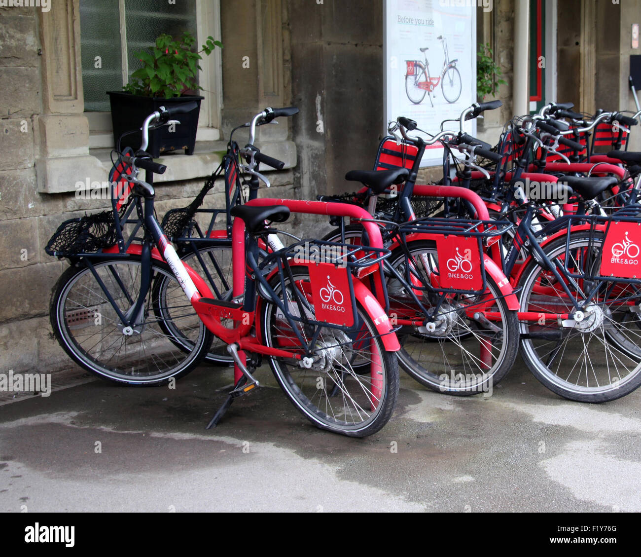 Fahrrad und Go-Zyklen zu mieten am Bahnhof Buxton im Peak District Stockfoto