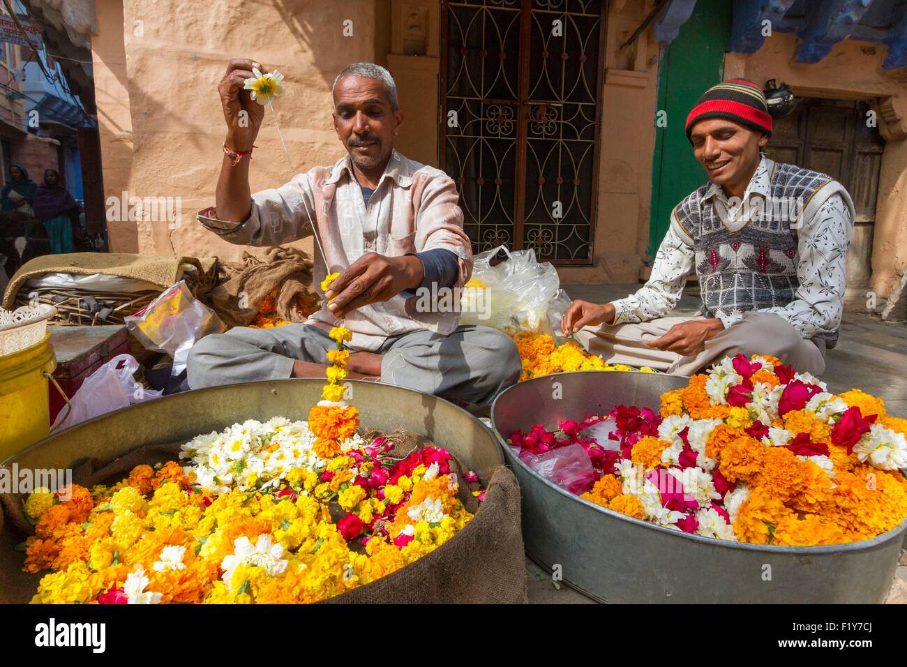 Indien, Rajasthan State, Jodhpur, machen Blume Halsketten Stockfoto