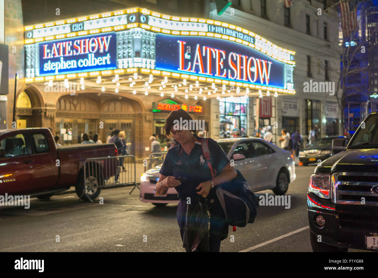 New York, USA. 8. September 2015. Das Festzelt des Ed Sullivan Theater am Broadway in New York verkündet die neue Late-Show mit Stephen Colbert die Premiere heute Abend, Dienstag, 8. September 2015. Colbert ersetzt den scheidenden David Letterman. Bildnachweis: Richard Levine/Alamy Live-Nachrichten Stockfoto