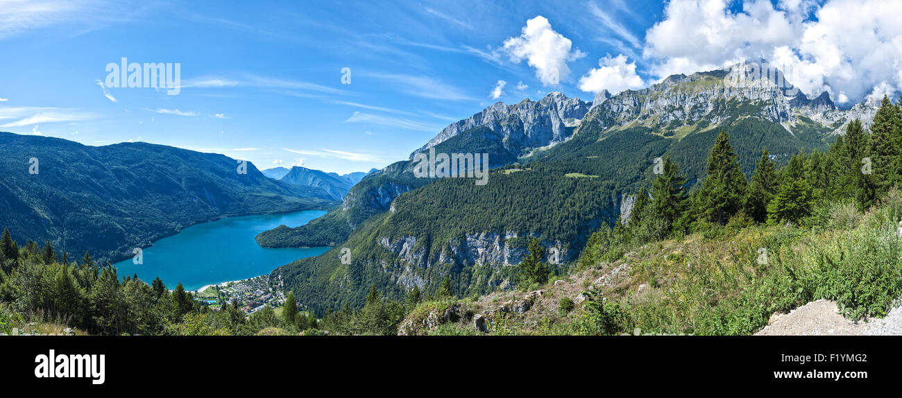 Landschaft am See Molveno in die Dolomiti Brenta-Gruppe, Trentino - Italien Stockfoto