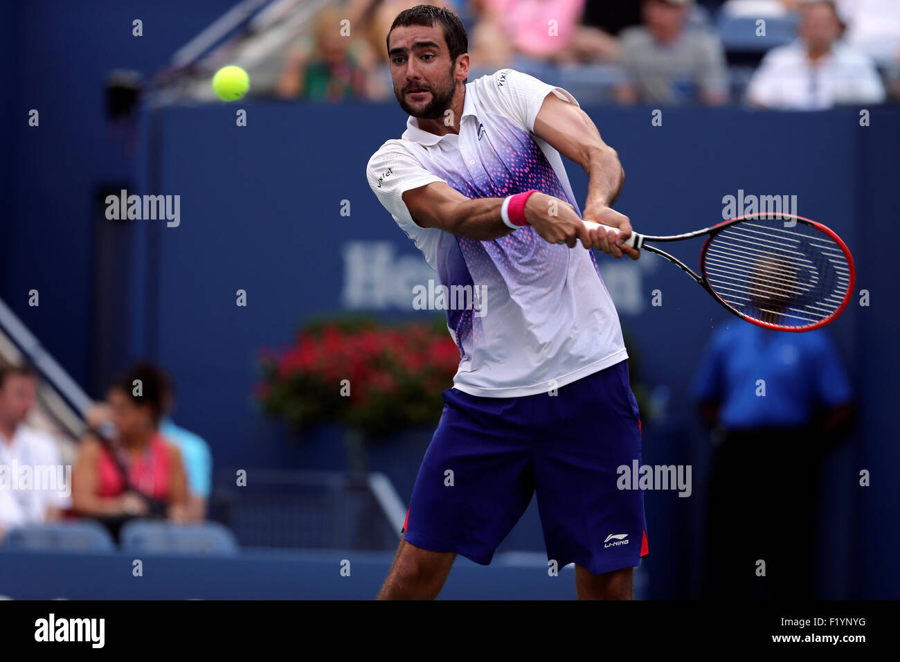 New York, USA. 8. September 2015. Marin Cilic Kroatien während sein Viertelfinalspiel gegen Jo-Wilfred Tsonga Frankreichs bei den US Open in Flushing Meadows, New York am 8. September 2015.   Cibulkova gewann das Spiel in fünf Sätzen. Bildnachweis: Adam Stoltman/Alamy Live-Nachrichten Stockfoto