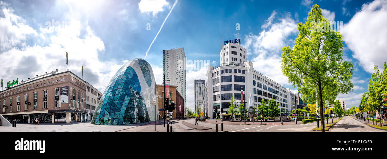 Panoramablick auf den alten Philips Fabrikgebäude und moderne futuristische Architektur Stockfoto