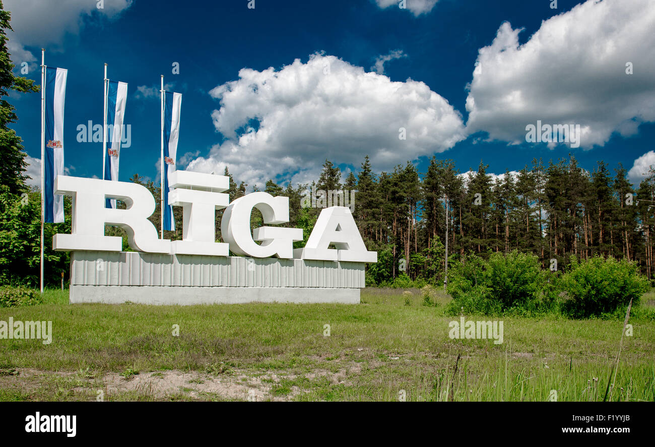 RIGA-Schild am Eingang Lettlands Hauptstadt Stockfoto