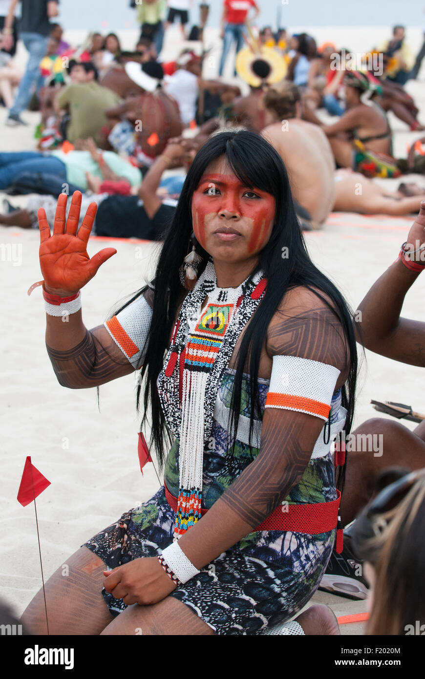 Mayalu Waura Txucarramae, indigenen Aktivistin, Gipfel der Menschen auf der Konferenz der Vereinten Nationen für nachhaltige Entwicklung, Rio De Janeiro, Brasilien, 2012. Foto © Sue Cunningham. Stockfoto