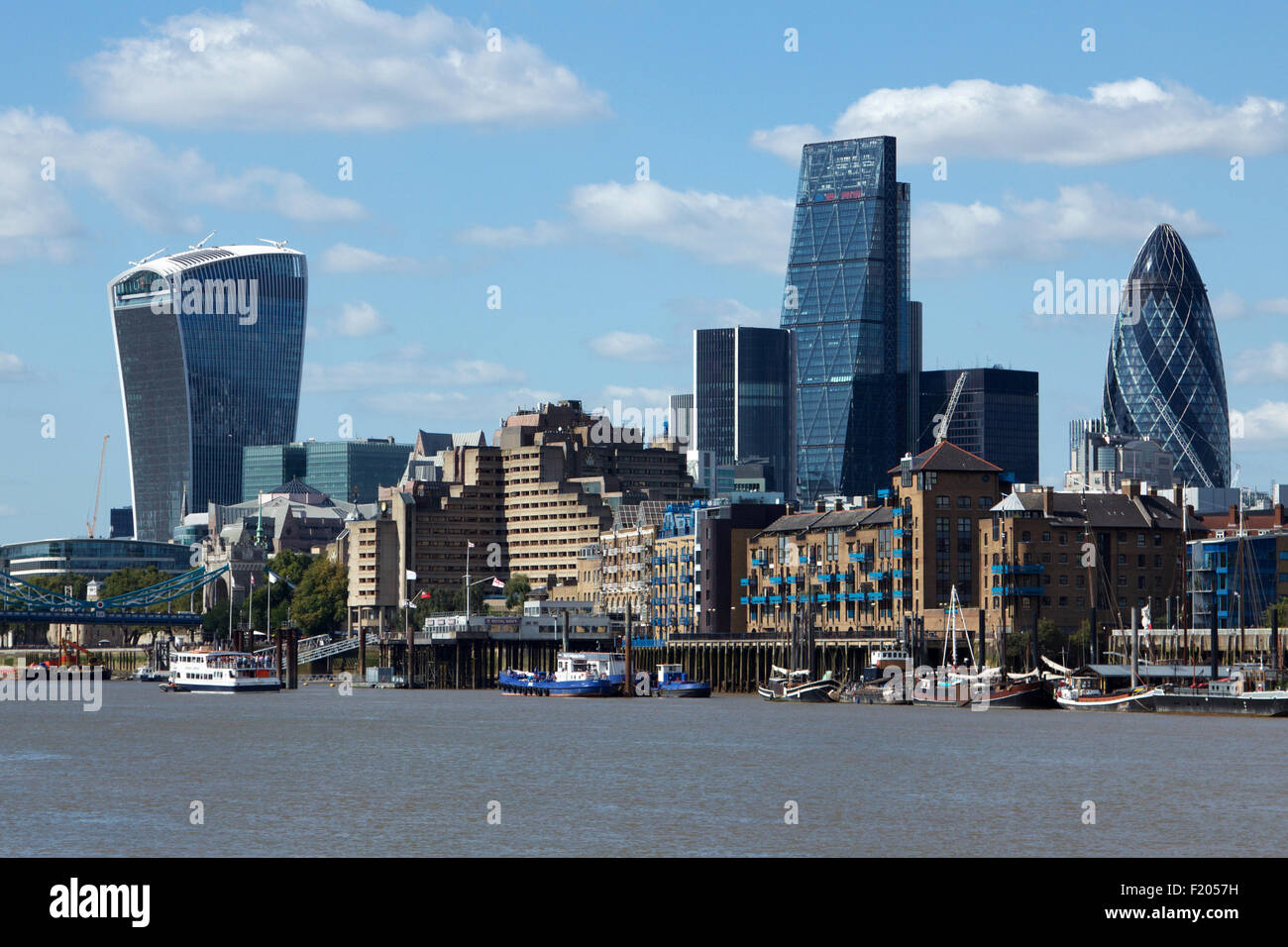Die Skyline der City of London von der Themse, einschließlich "Walkie Talkie", "Cheesegrater" und der "Gherkin" Stockfoto