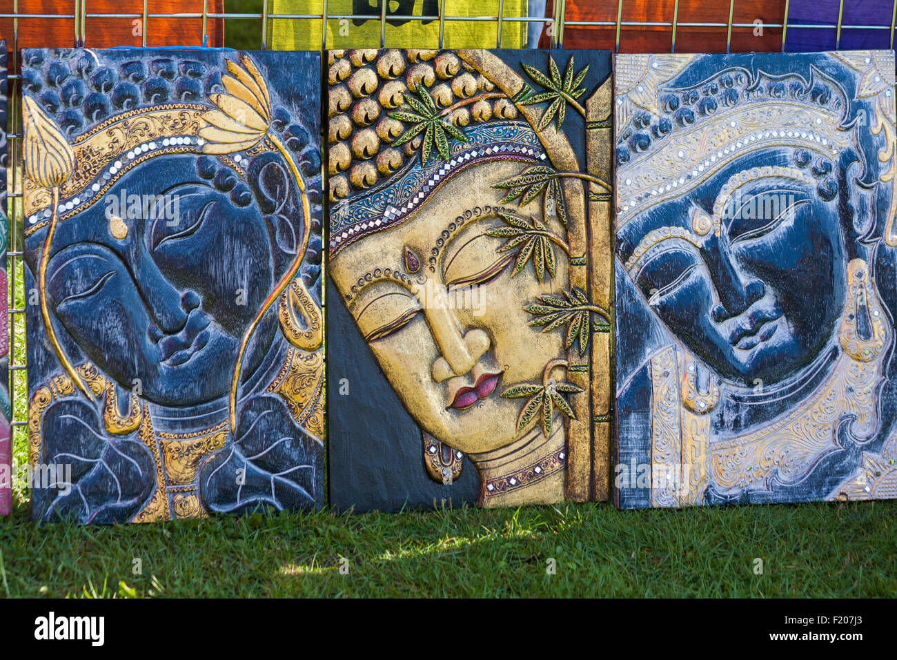 Buddha Schnitzereien für den Verkauf auf Stand auf Thai Festival Poole, Dorset, UK im September Stockfoto