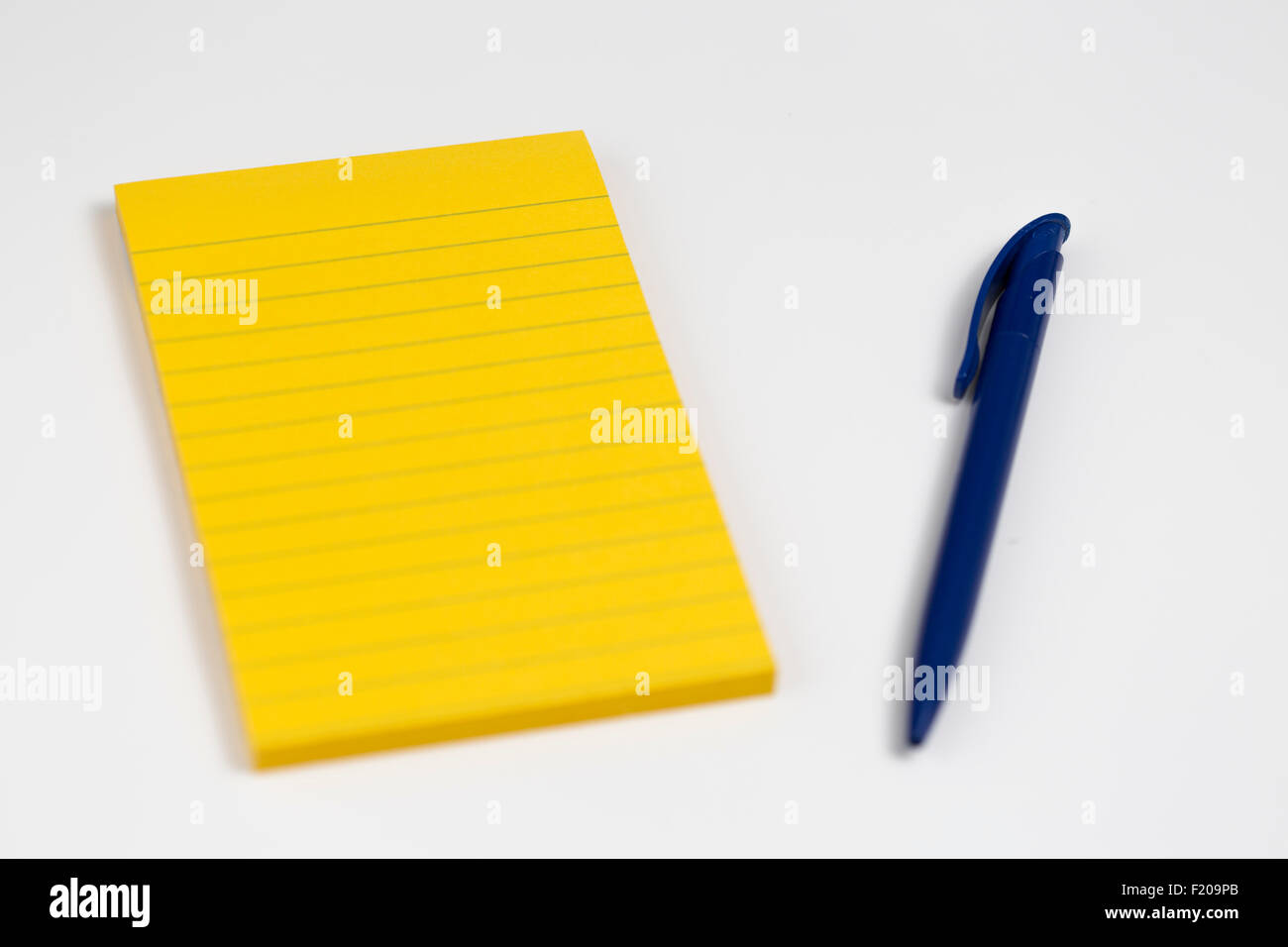 Block und Kugelschreiber Notizblock Stockfoto