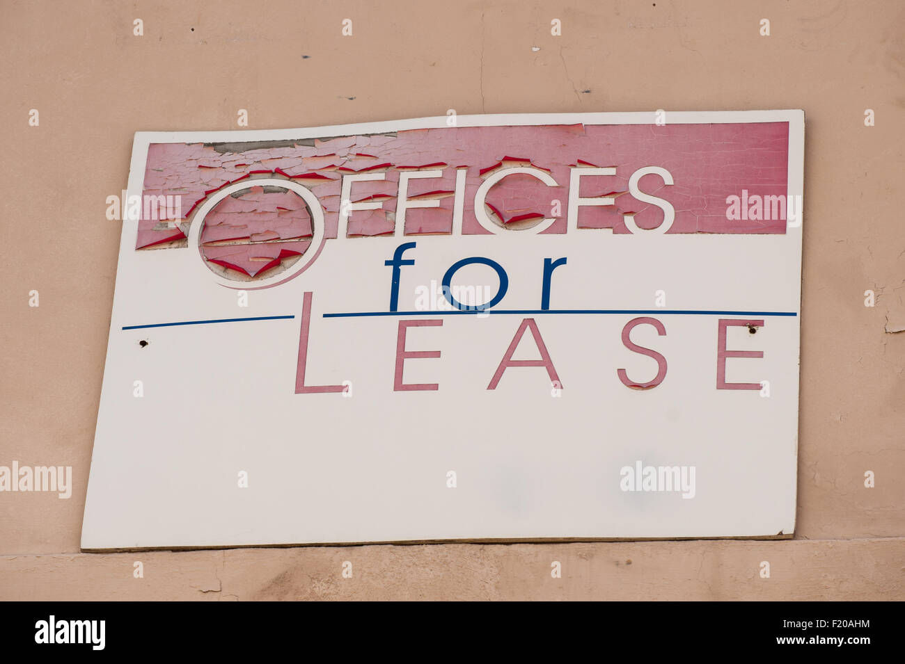 Kalifornien, USA. "Büros für" Mietvertrag mit roten Farbe peeling. Stockfoto
