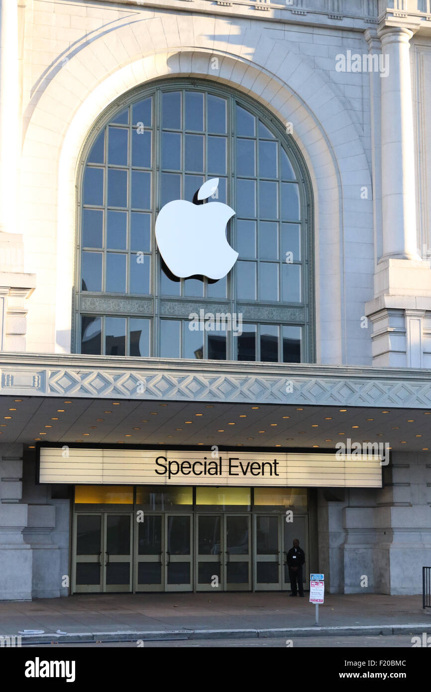 Die Worte "Besonderes Ereignis" werden über dem Eingang in das Bill Graham Civic Auditorium in San Francisco, USA, 8. September 2015 geschrieben. Apple präsentiert seine Neuheiten während der Veranstaltung in der Aula am 9. September 2015. Das Bill Graham Civic Auditorium ist eng mit der Geschichte von Apple verbunden, da dies der Ort war Apples ersten kommerziell erfolgreichen Apple II Computer eingeführt wurde während einer Messe im Jahr 1977 wurden. Foto: Christoph Dernbach/Dpa r Stockfoto