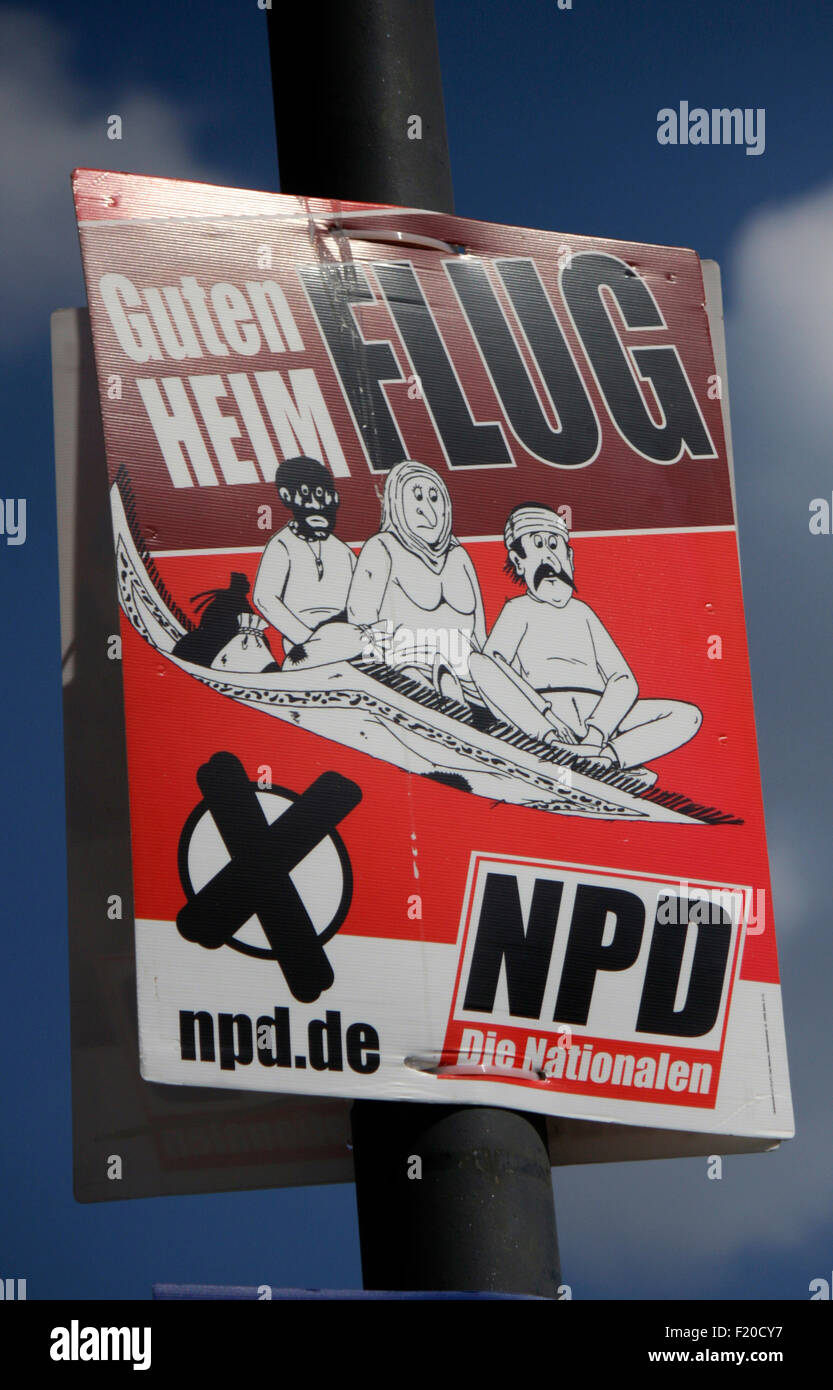 "Guten Heimflug", NPD - Wahlplakate Zur Anstehenden Europawahl, Berlin. Stockfoto