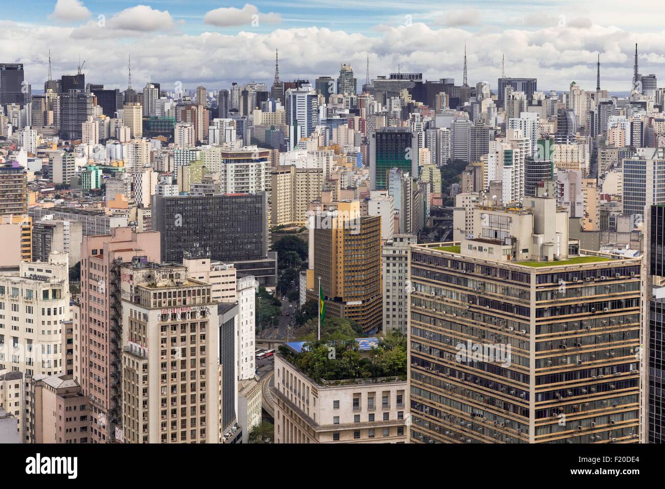 Erhöhten Blick auf die Wolkenkratzer der Stadt, São Paulo, Brasilien Stockfoto
