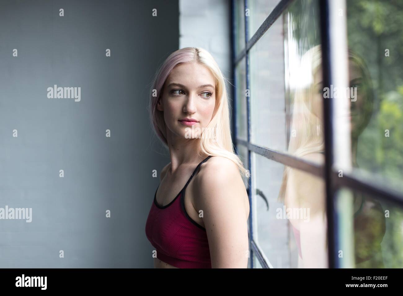 Tänzerin, die Pause im studio Stockfoto