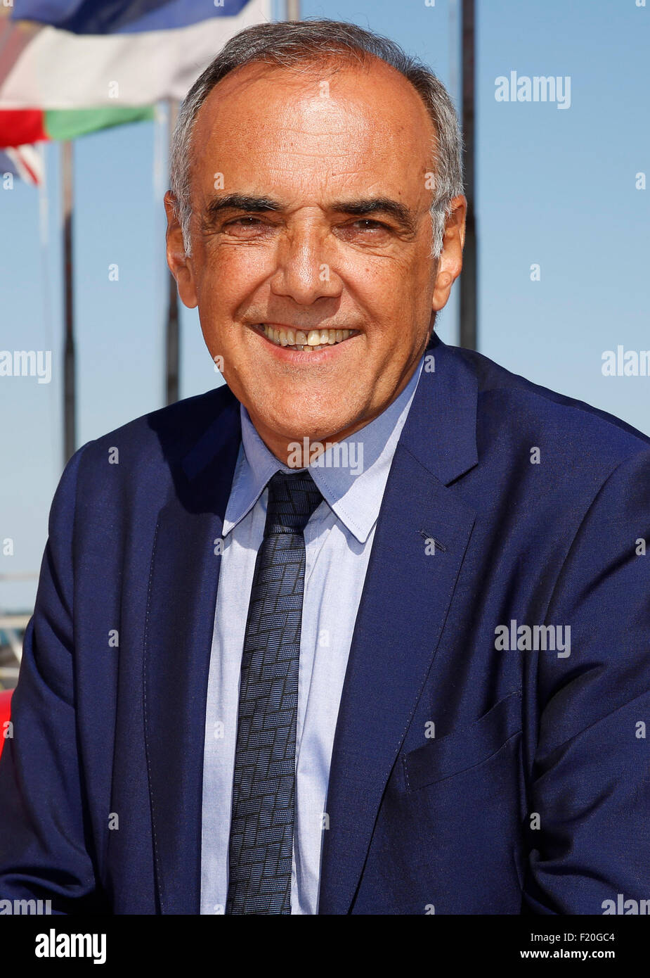 (150909)--Venedig, 9. September 2015 (Xinhua)--Präsident der 72. Venedig Film Festival Alberto Barbera erhält ein Interview von Xinhua während des Festivals auf der Insel Lido in Venedig, Italien, 9. September 2015. (Xinhua / Ye Pingfan) Stockfoto