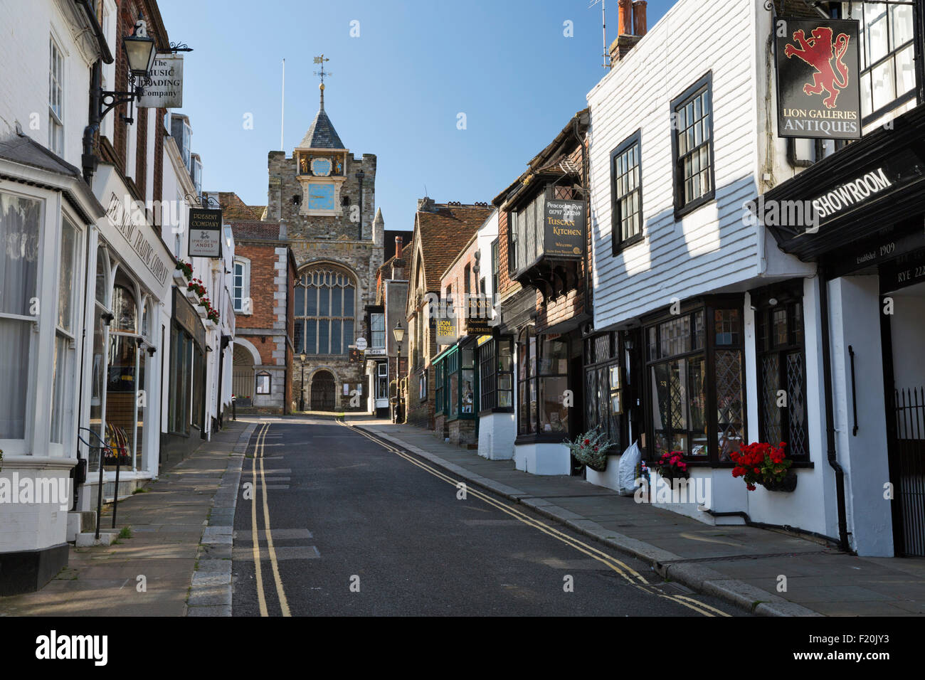 Löwe-Straße und heiliges Marys Kirche, Roggen, East Sussex, England, Vereinigtes Königreich, Europa Stockfoto