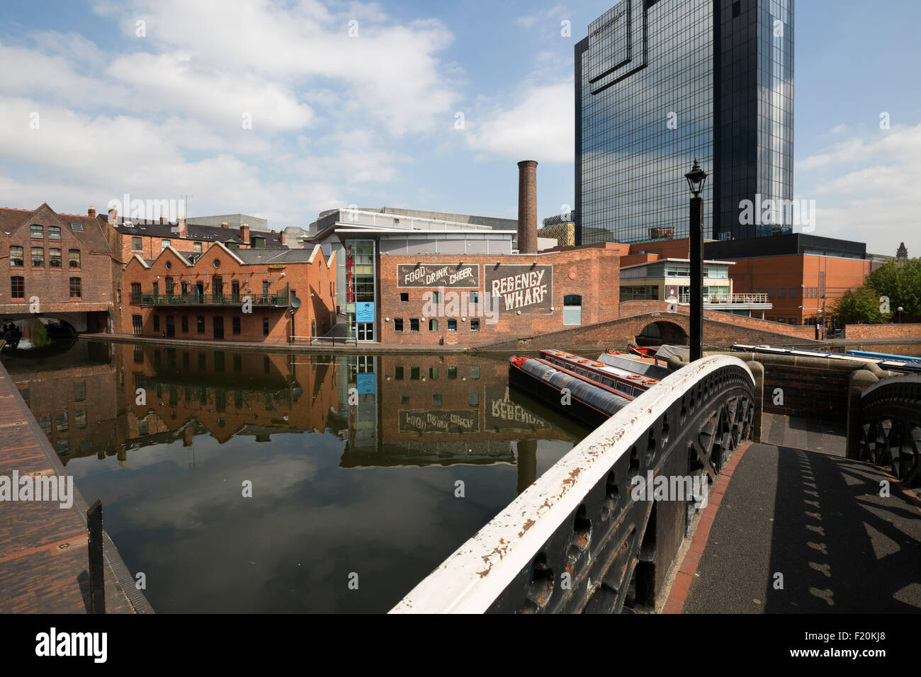 Restaurierte ehemalige Canalside Lager in Gas Street Basin und Hyatt Regency Birmingham, Birmingham, West Midlands, England, UK Stockfoto