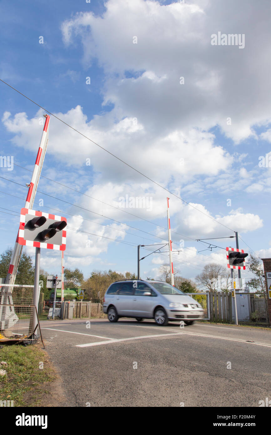 Bahnübergang auf der East Coast Main Line, England, UK Stockfoto