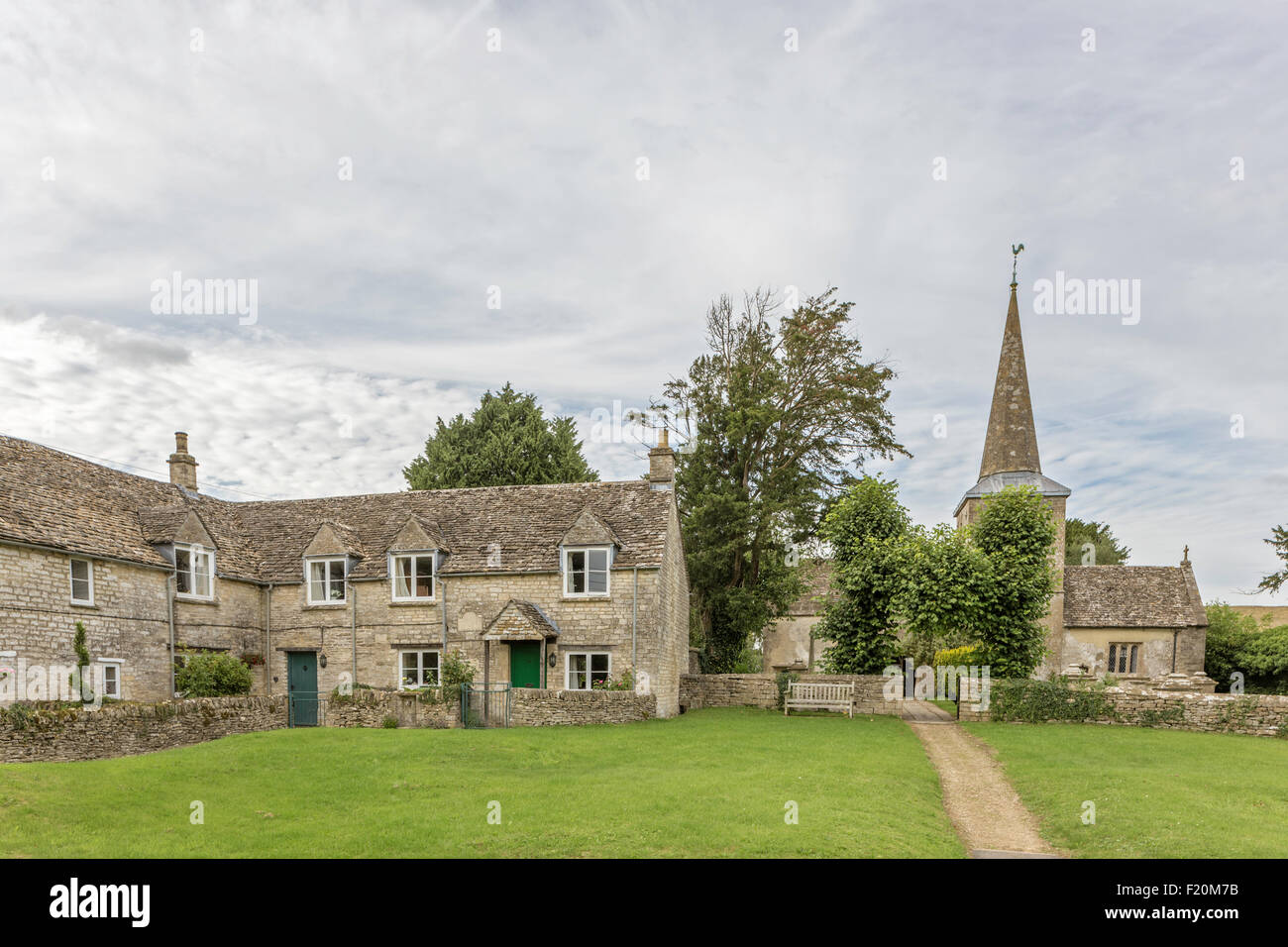 Rodmarton und die Kirche St. Matthäus, Gloucestershire, England, Vereinigtes Königreich Stockfoto