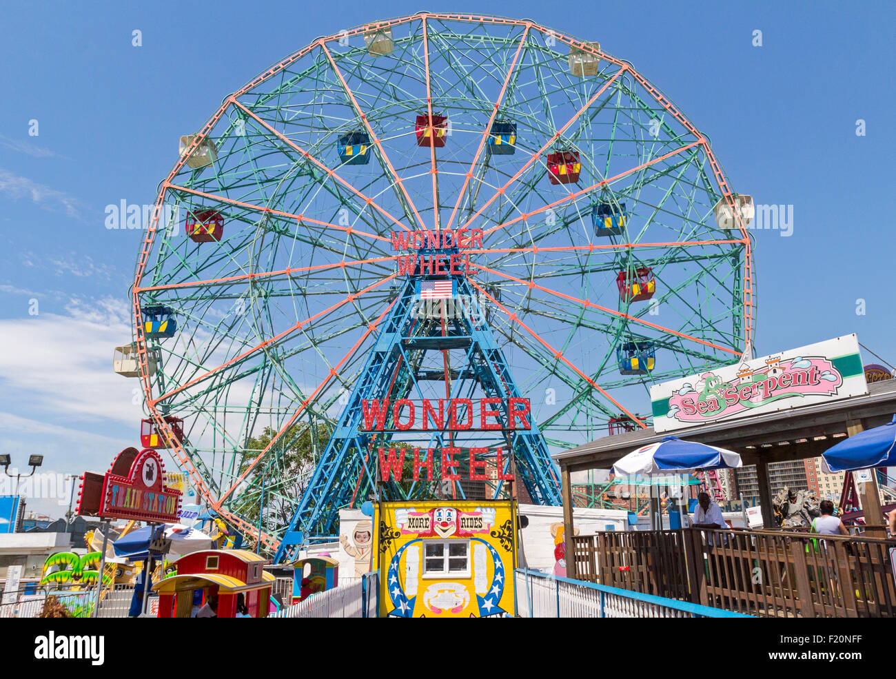 Leute, die Spaß auf Coney Island, Brooklyn, New York. Stockfoto