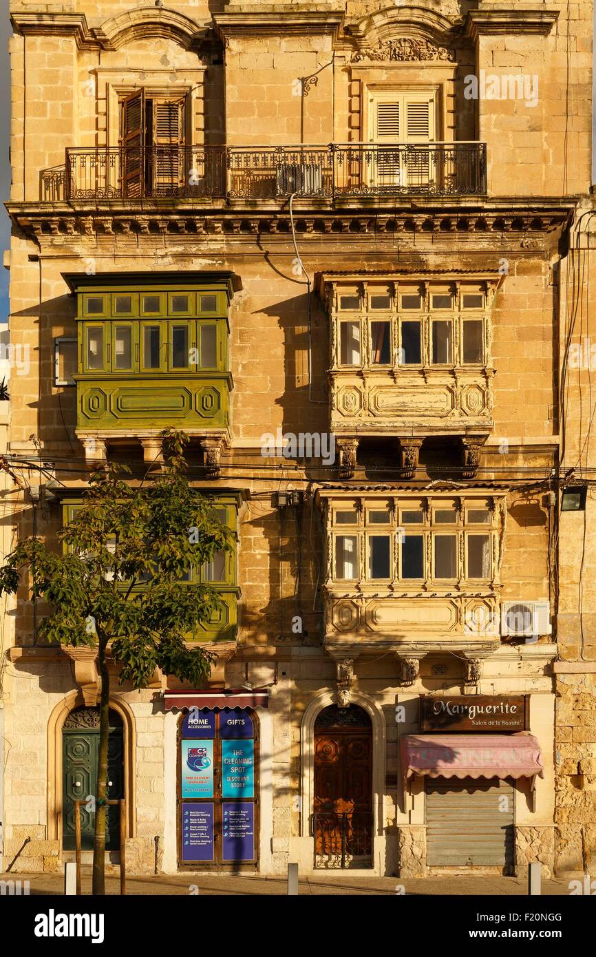 Malta, Birgu, Vittoriosa, Fassade von einem alten Steingebäude bei Sonnenuntergang Stockfoto