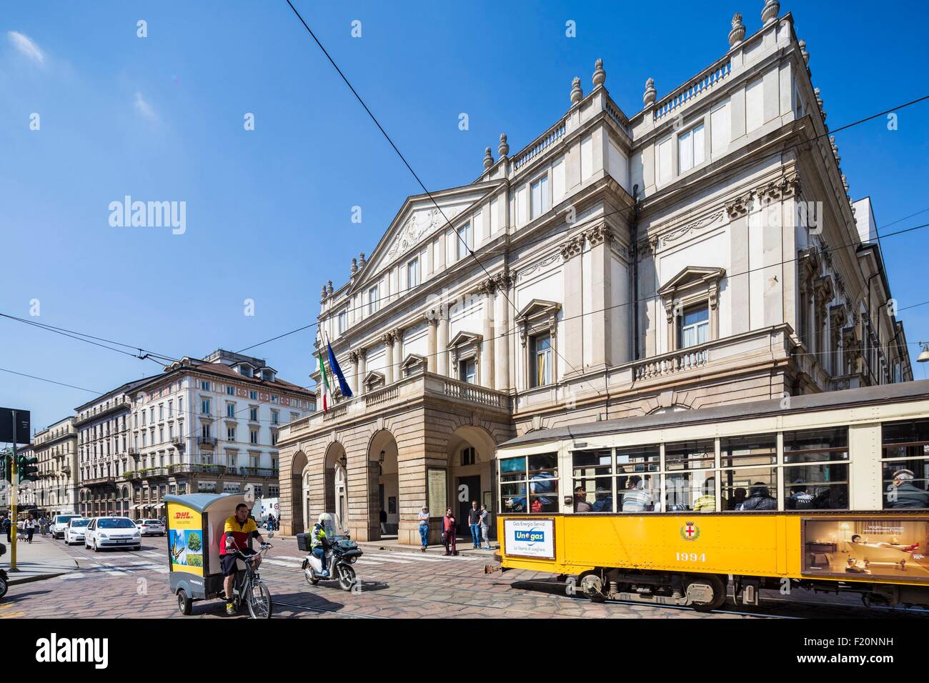 Italien, Lombardei, Mailand, Piazza della Scala zu platzieren, die Oper der Scala Stockfoto