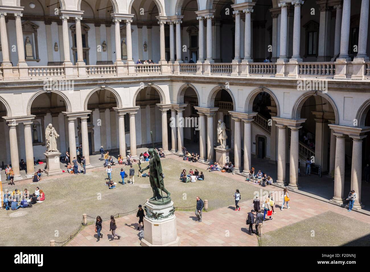 Italien, Lombardei, Mailand, Hof der Brera Pinacoteca, Kunstmuseum, in der Mitte die Statue von Napoleon von Antonio Canova Stockfoto