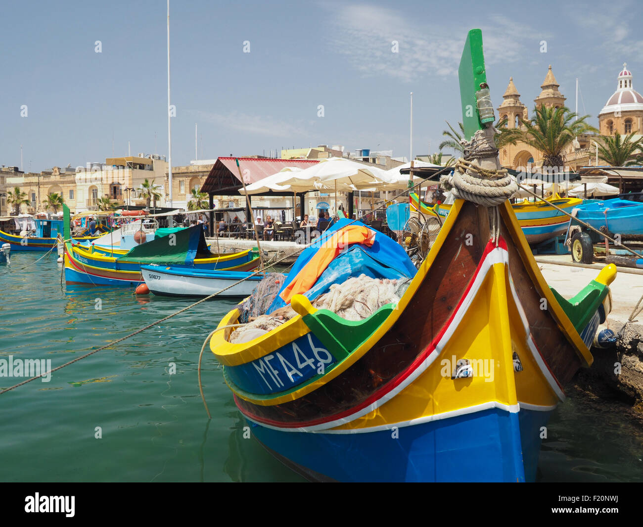 Bunte Boote in Marsaxlokk, Malta Stockfoto