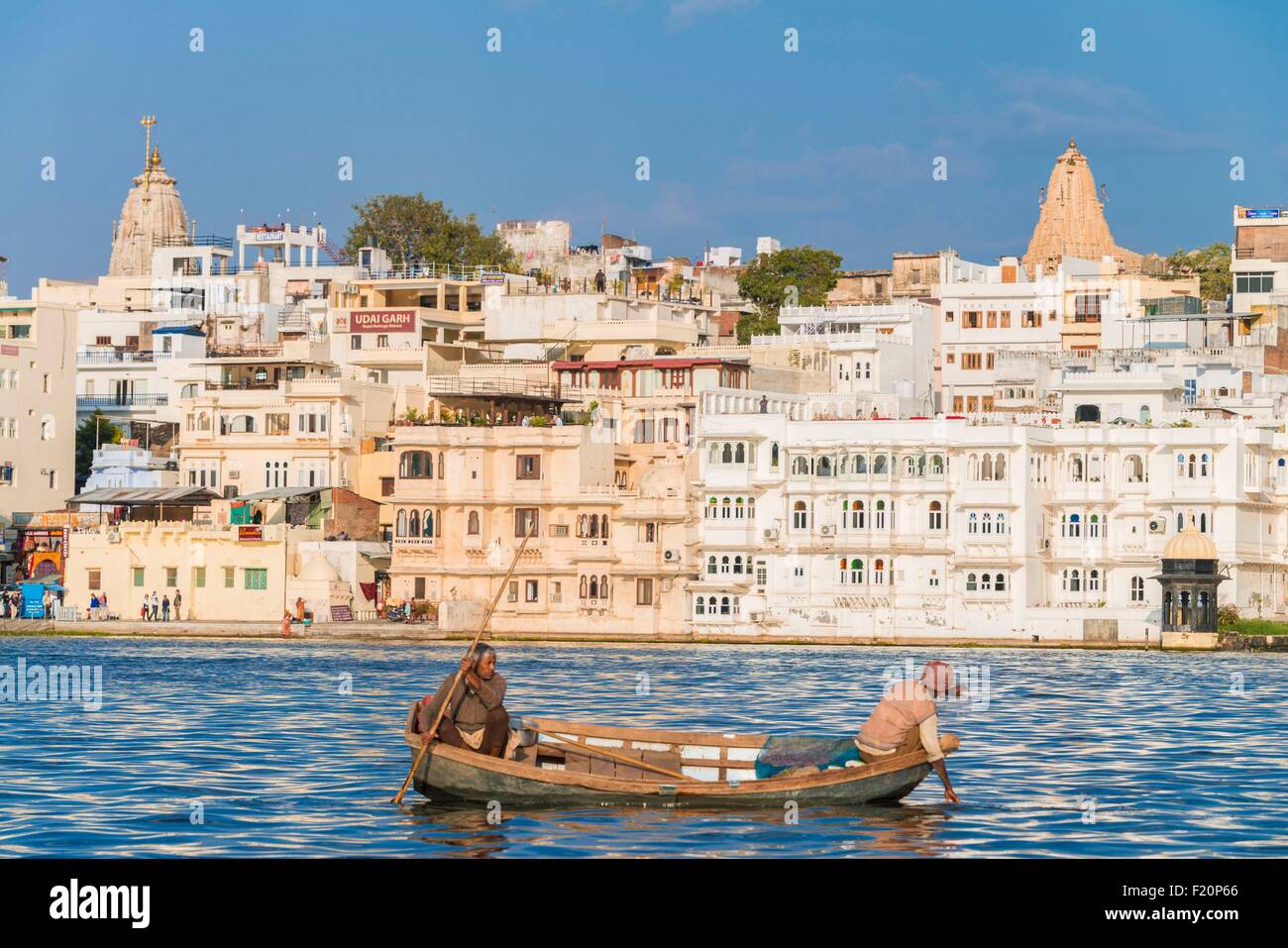 Indien, Rajasthan Zustand, Udaipur, Angeln am Lake Pichola Stockfoto