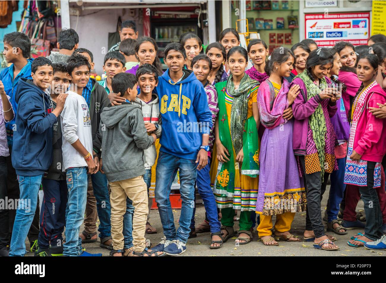 Indien, Rajasthan Zustand, Udaipur, Schülerinnen und Schüler besuchen das Schloss Stockfoto