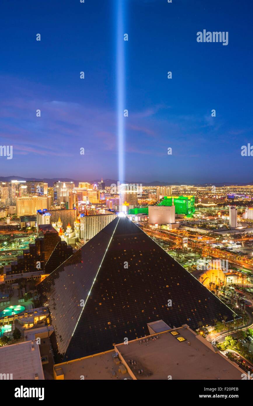 USA, Nevada, Las Vegas, Luxor Hotel und Casino und dem Strip Stockfoto