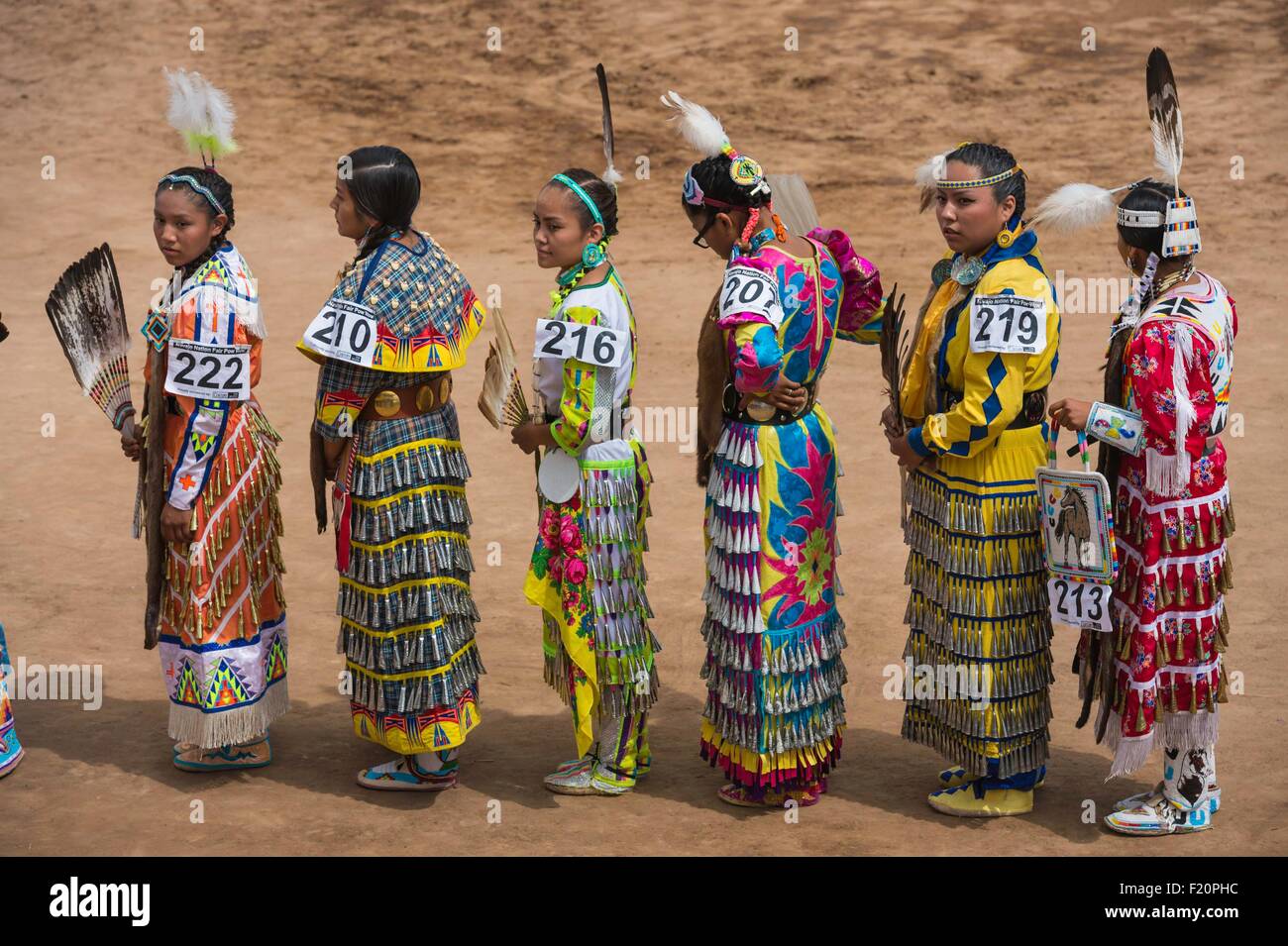 USA, Arizona, Fenster Rock Festival Navajo Nation Fair, junge Navajos zeremonielle Kleidung (Insignien) während ein Pow Wow (traditionelle Tänze) Stockfoto