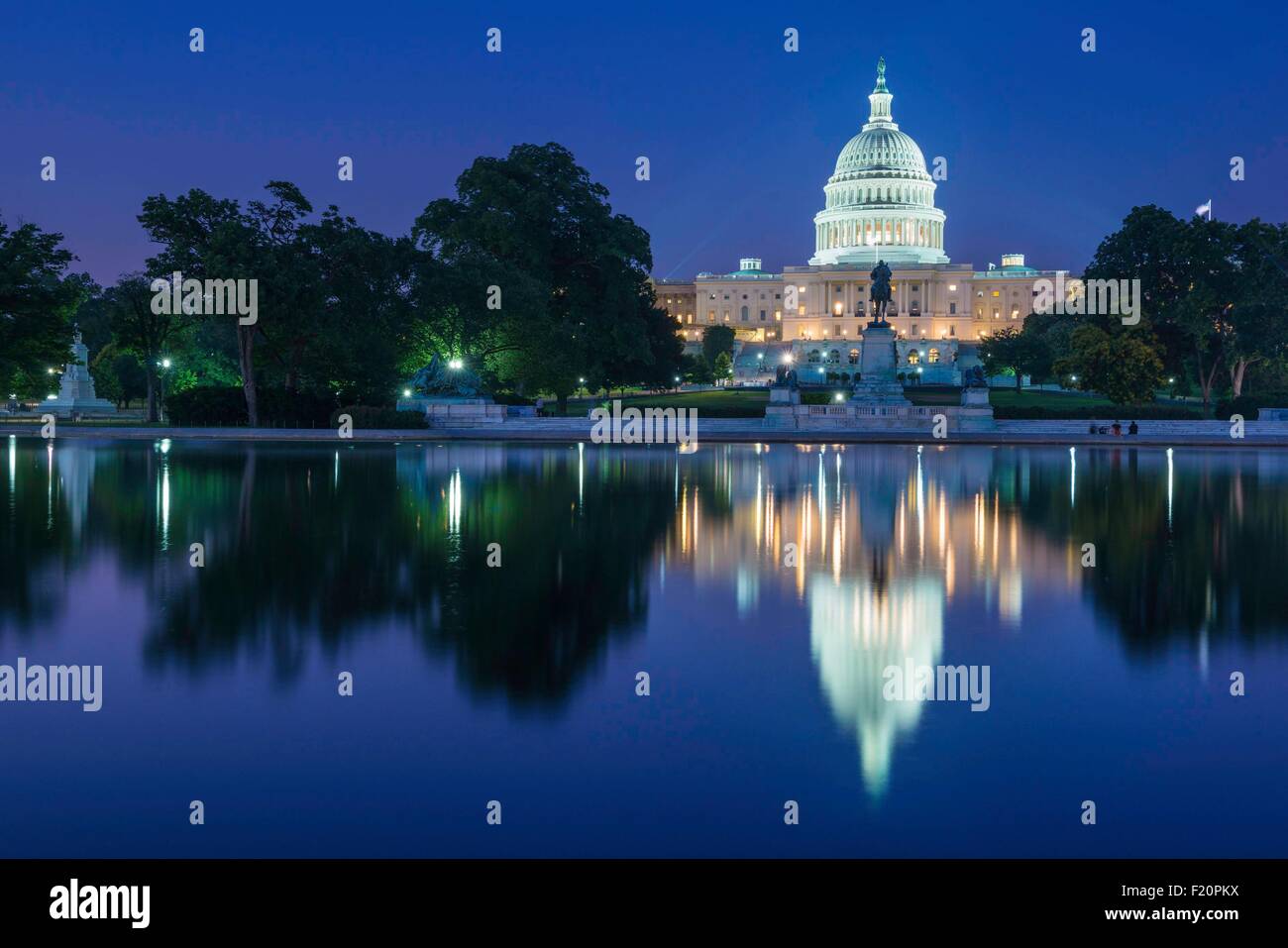 USA, Washington DC, Kapitol, den Papua Mundeya Kepenga vor dem Reflecting Pool Stockfoto