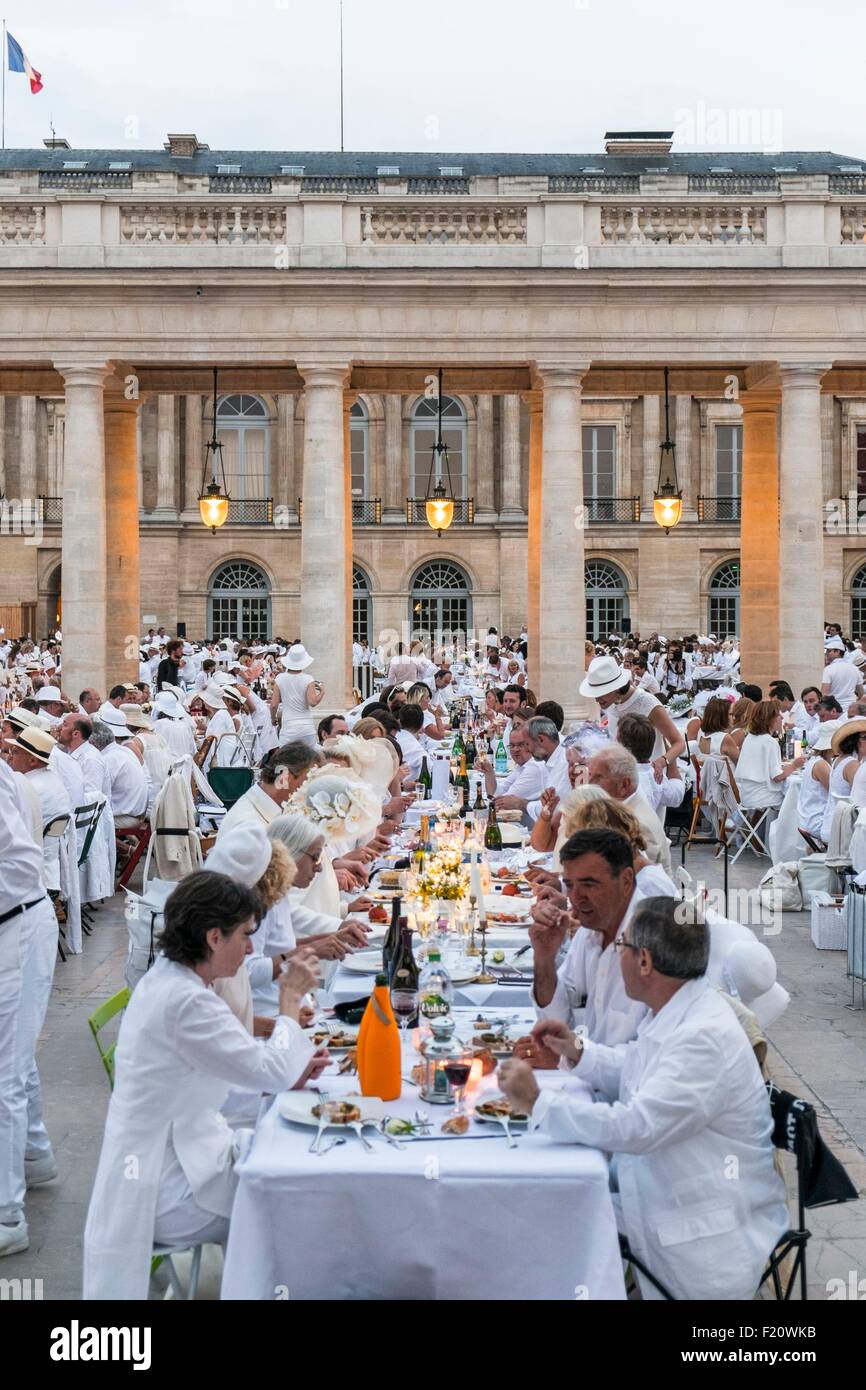 Frankreich, Paris, Palais Royal (Königlicher Palast), die White Night findet statt an einem geheimen Ort zeigte im letzten Moment ein Donnerstag im Juni Stockfoto